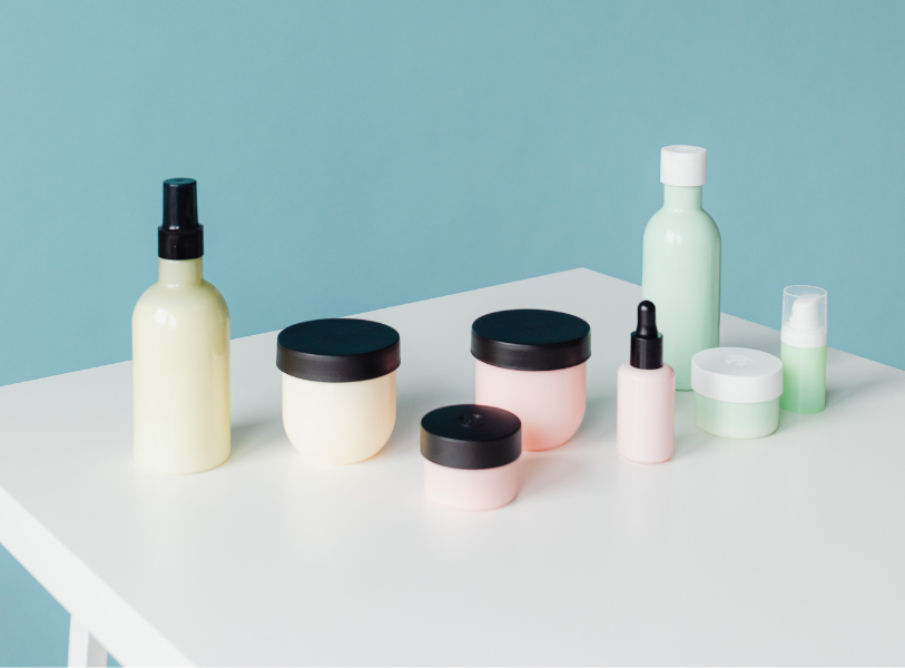Bottles-and-Jars-of-Skincare-Products-on-Table