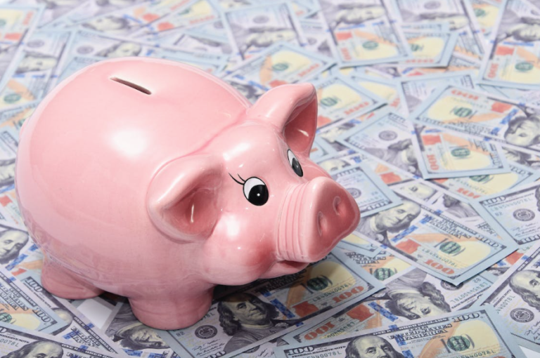 Piggy-Bank-on-Top-of-Dollar-Bills